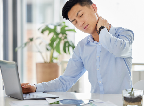 ストレートネックの原因とは?